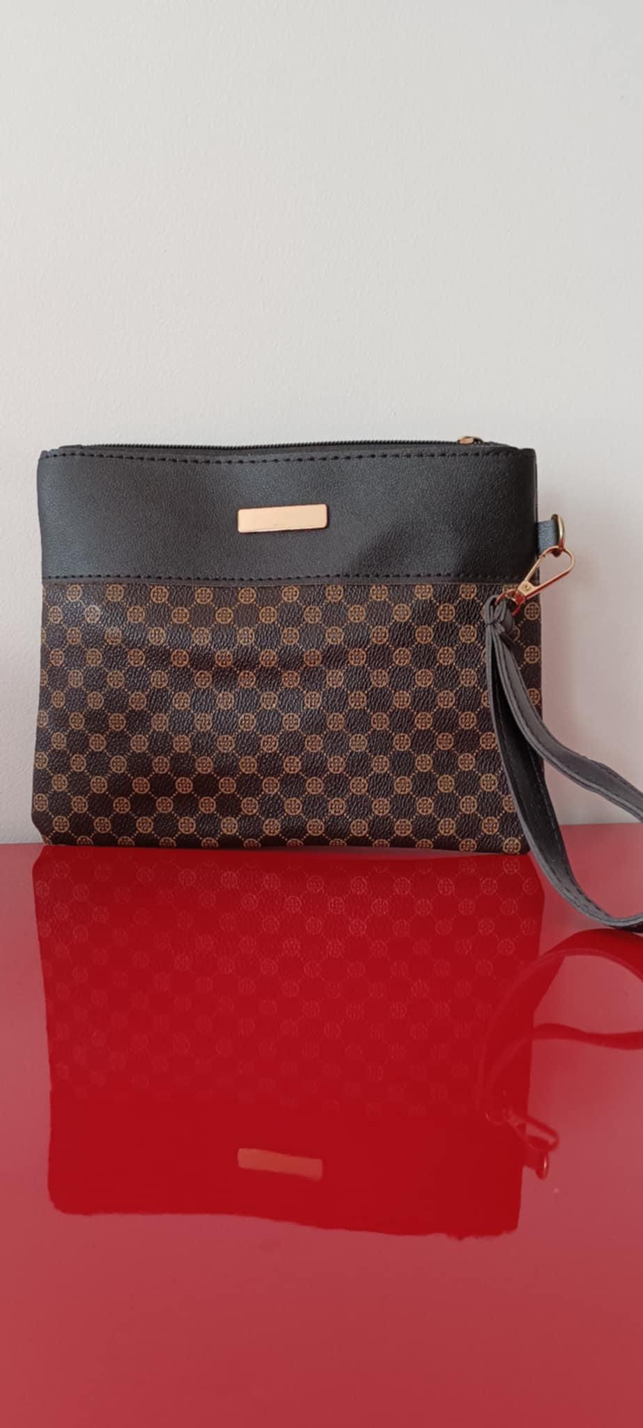 Pochette imprimée avec cordon de poignet