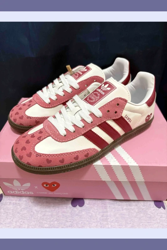 Baskets Adidas Sneakers  taille 39