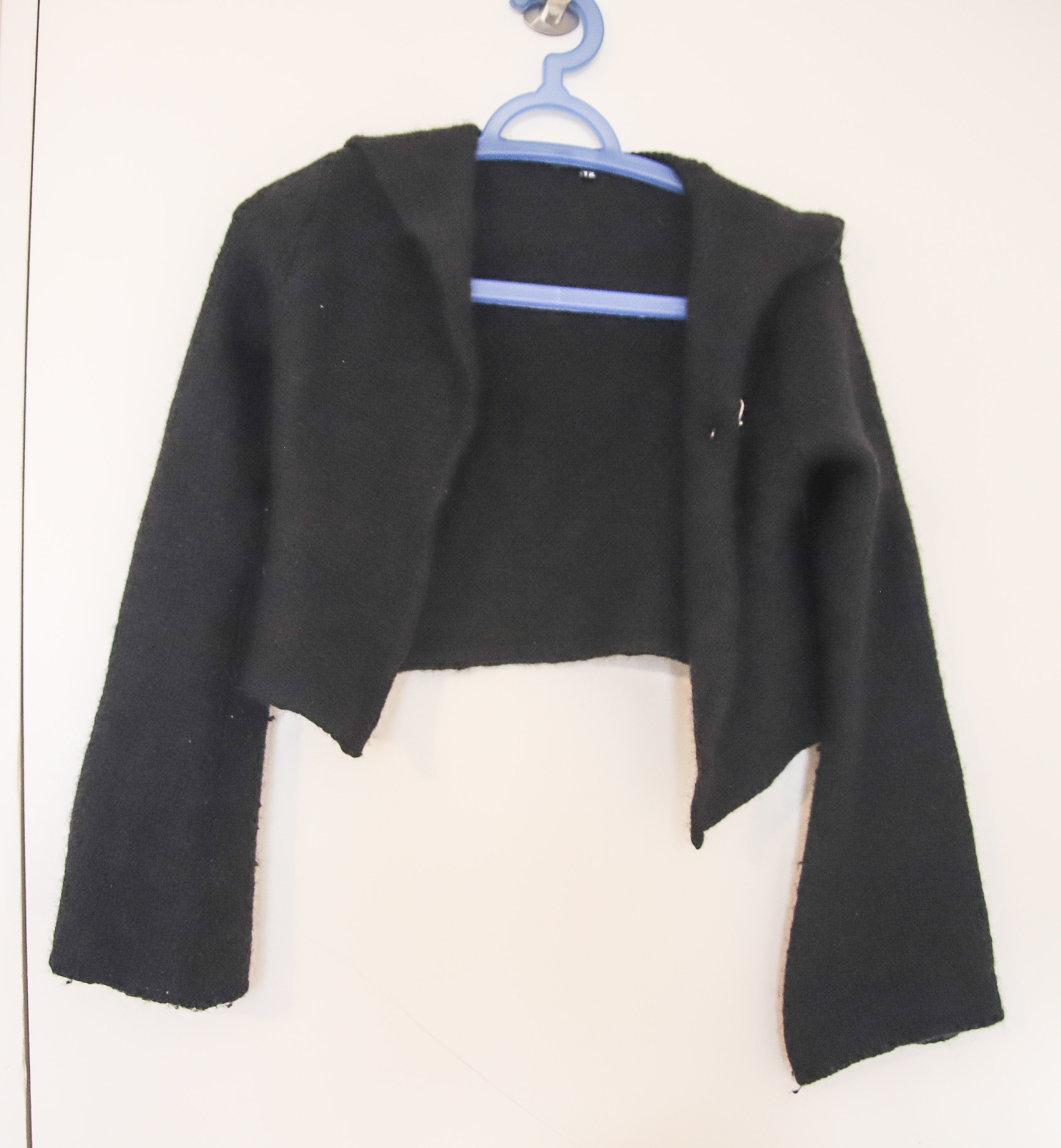 Veste courte en laine avec col et attache