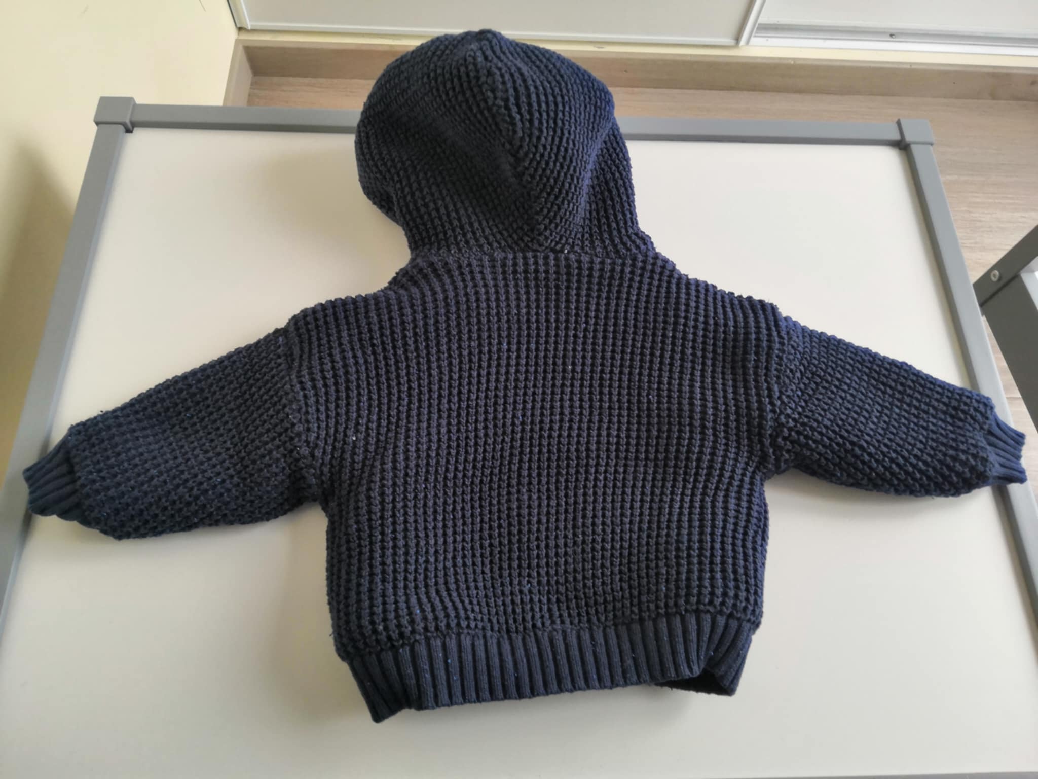 Gilet en tricot avec capuche (Bleu marine) 6 mois Kiabi - photo numéro 2