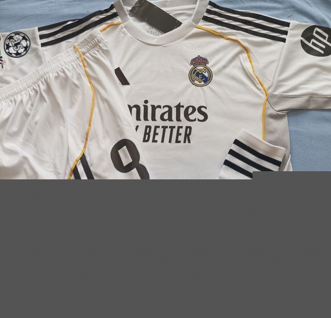MAILLOT FOOTBALL ENFANT RÉAL MADRID taille 14 ans blanc Home (-2026-) série - photo numéro 2