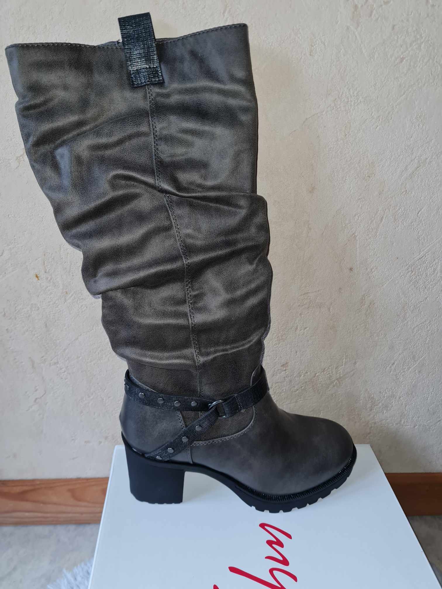 Bottes neuves femme pointure 38 - photo numéro 10