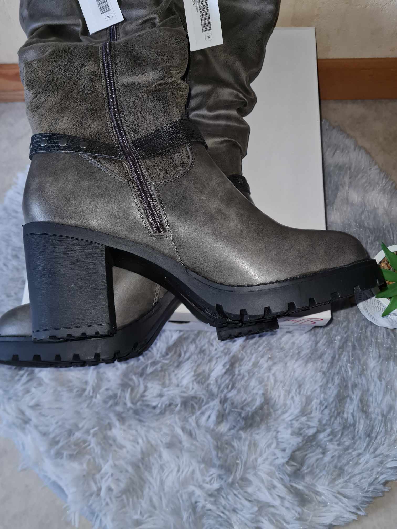 Bottes neuves femme pointure 38 - photo numéro 4