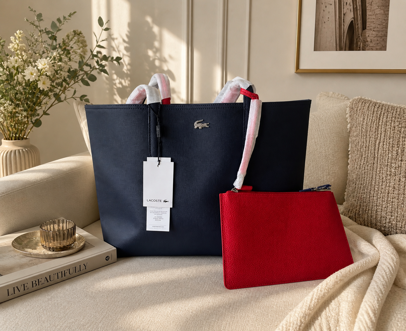 Sac Lacoste réversible bleu marine ou rouge avec pochette parfait pour les étudiants neuf jamais porté