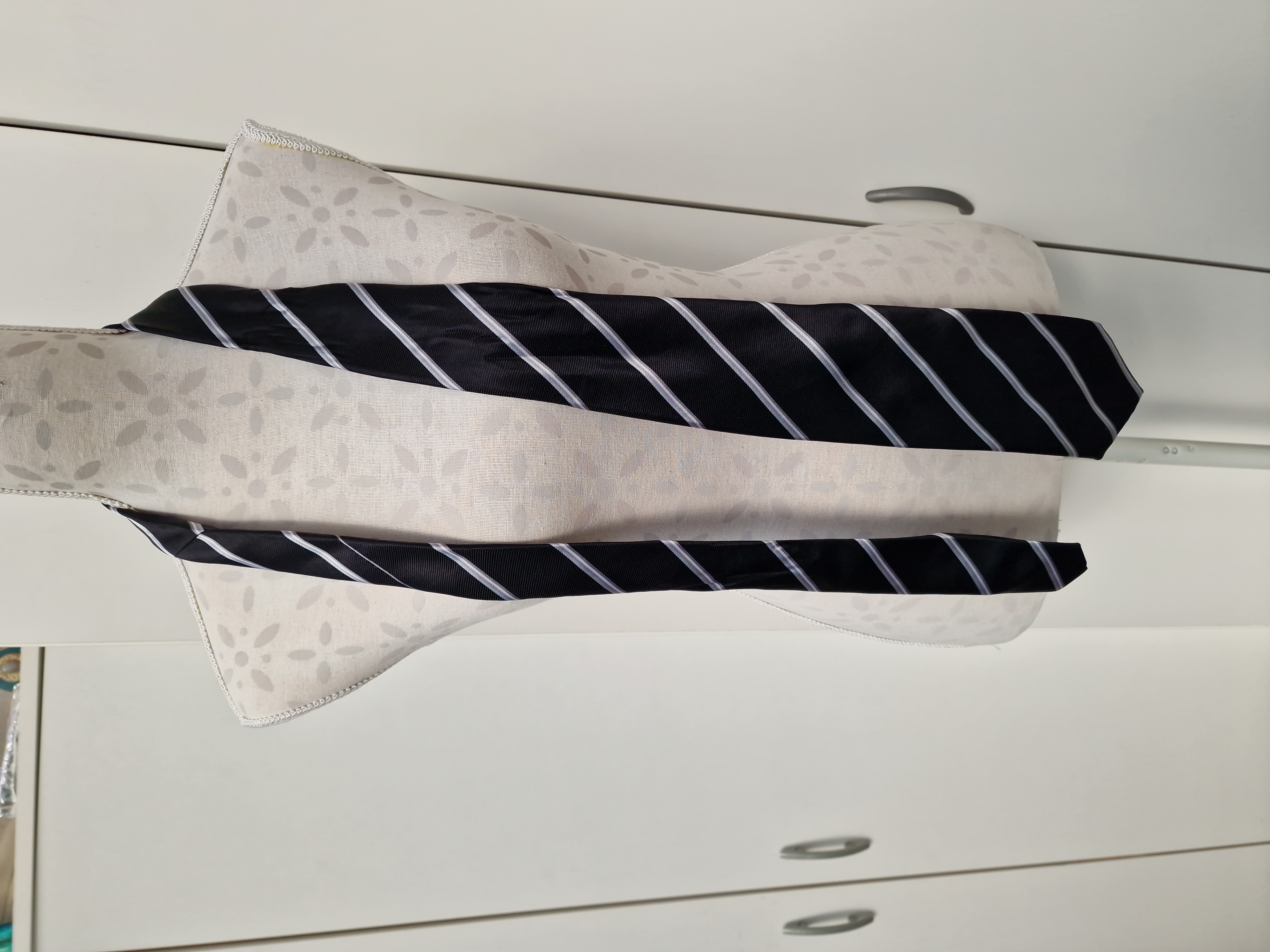 Cravate Noir Rayures Blanc Gris