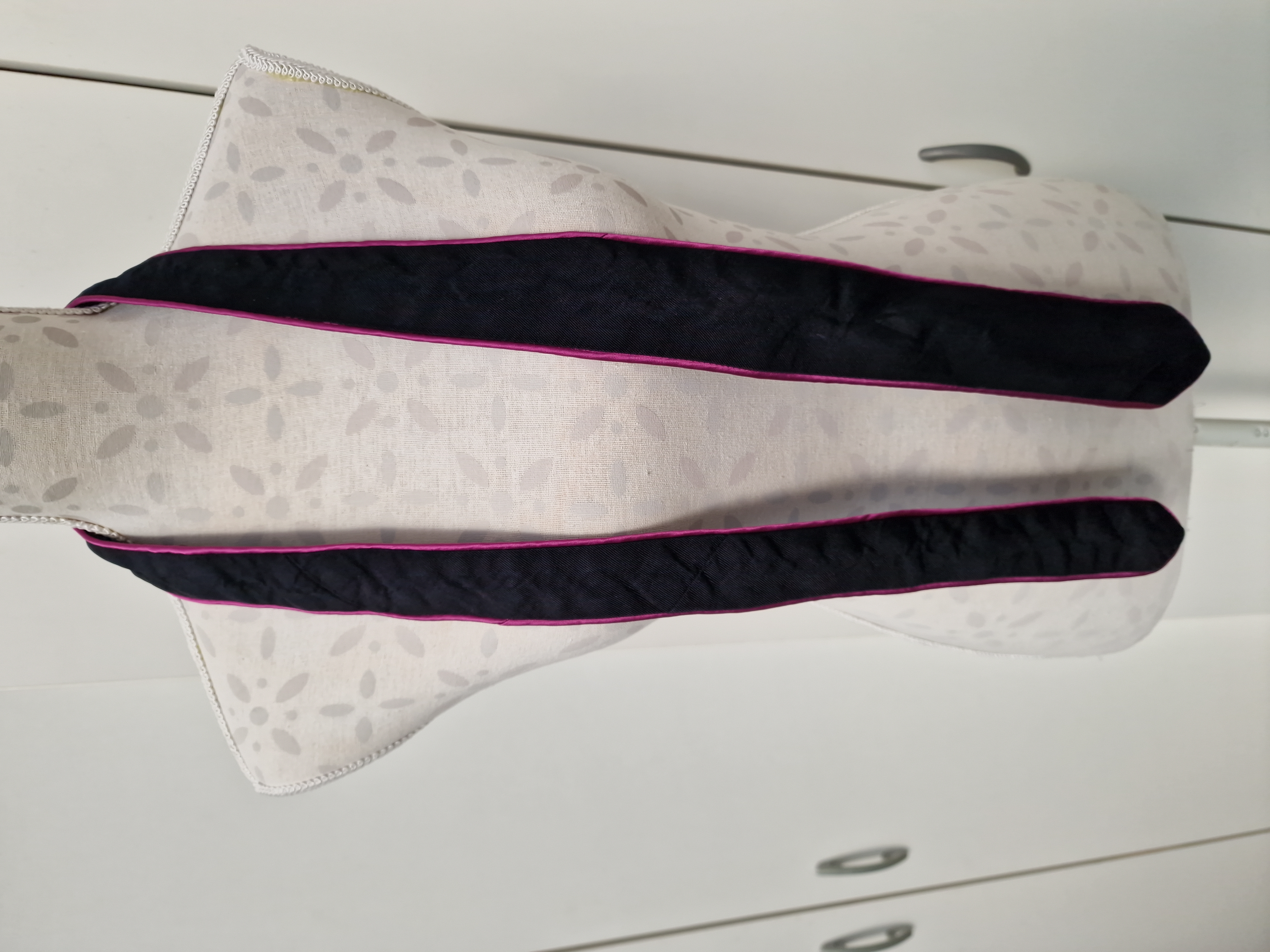 Cravate Noir Contour Rose Fuchsia